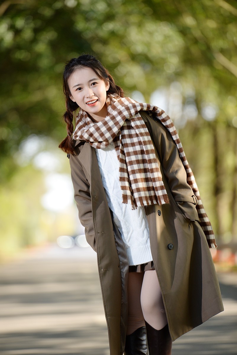 林荫下的可爱女孩（D610+腾龙A009 70-200)