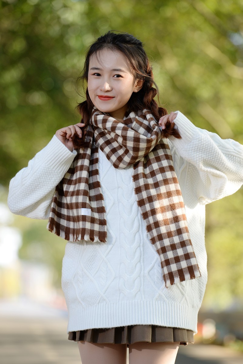 林荫下的可爱女孩（D610+腾龙A009 70-200)