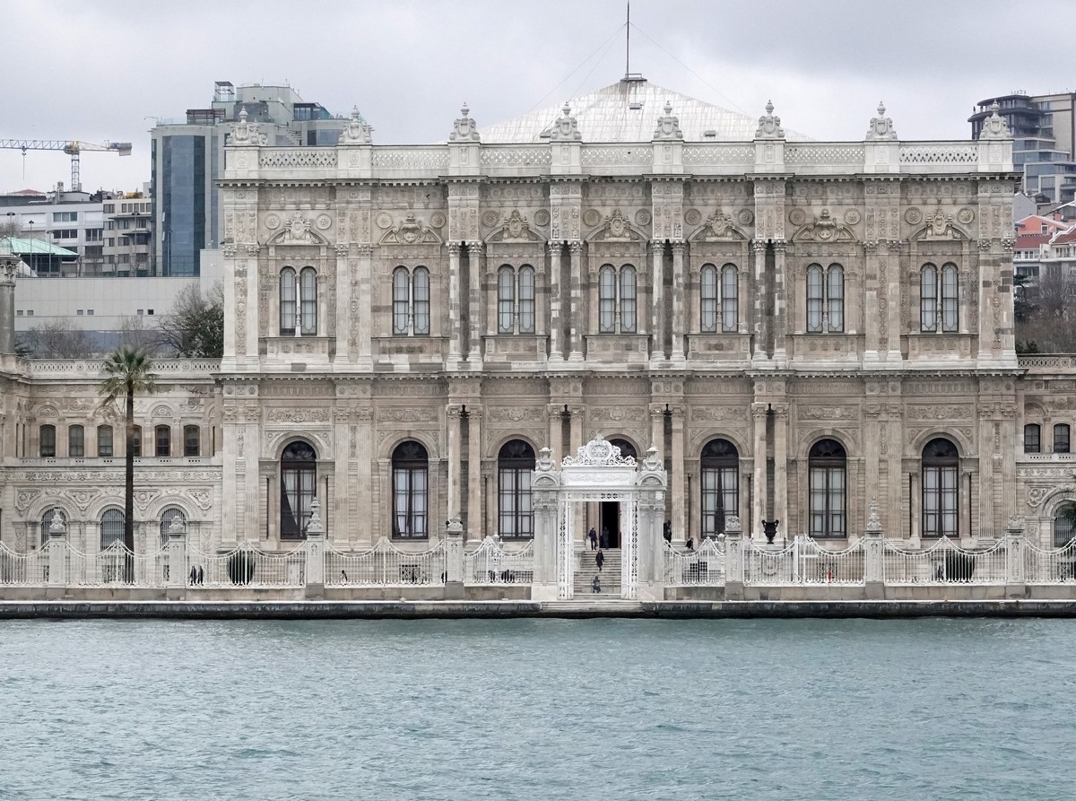 坐船欣赏博斯普鲁斯海峡两岸风光（伊斯坦布尔）