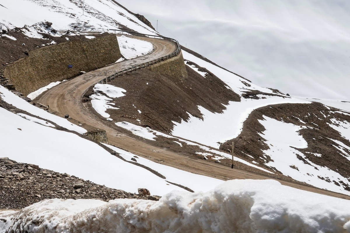 西行散记——察隅到察瓦龙间的雪山之一益秀拉山垭口