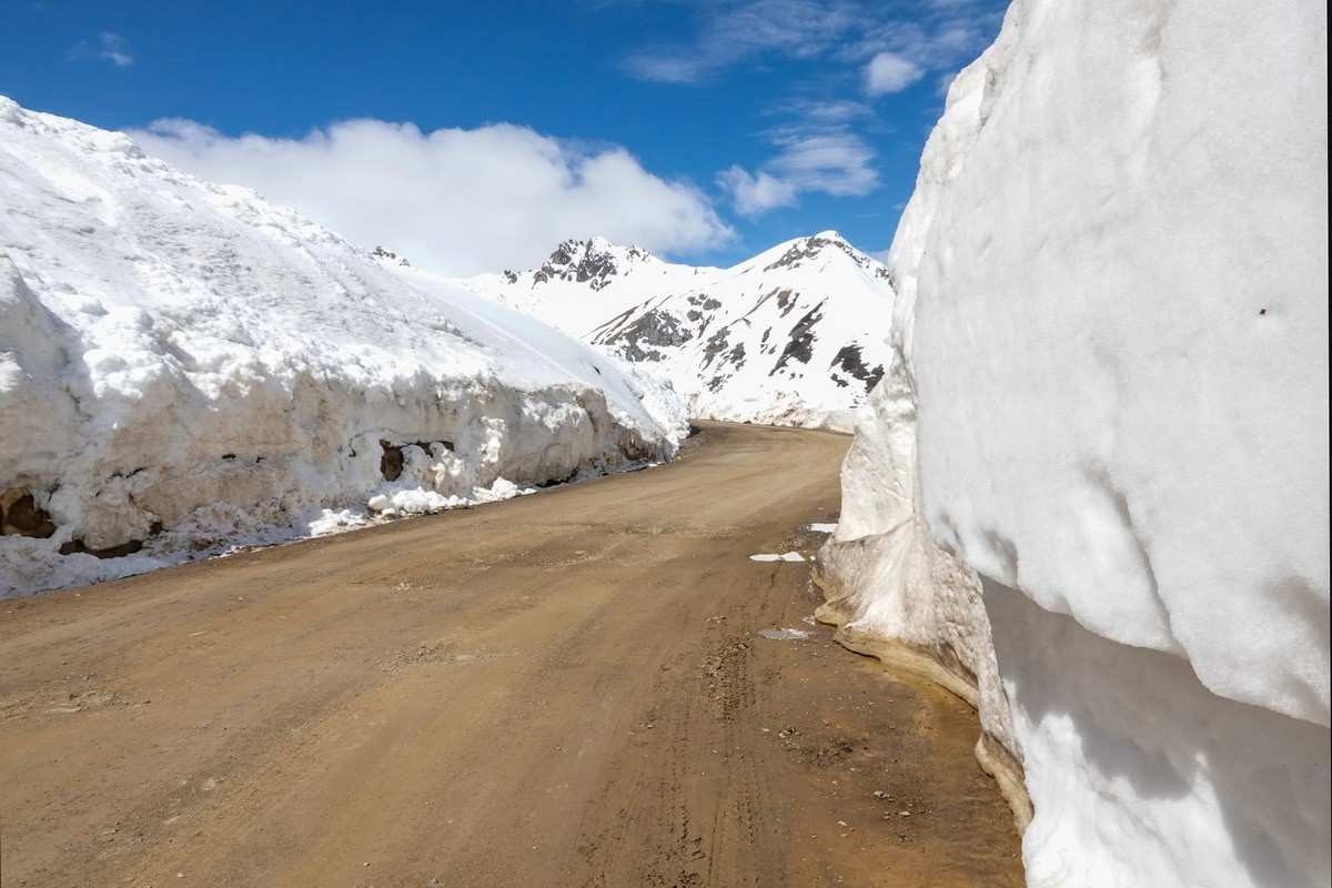 西行散记——察隅到察瓦龙间的雪山之一益秀拉山垭口