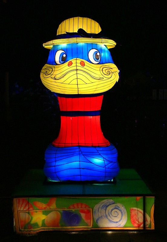 【不老松：海南游摄纪实】 文澜文化公园！发 组十二属相灯！(夜晚）