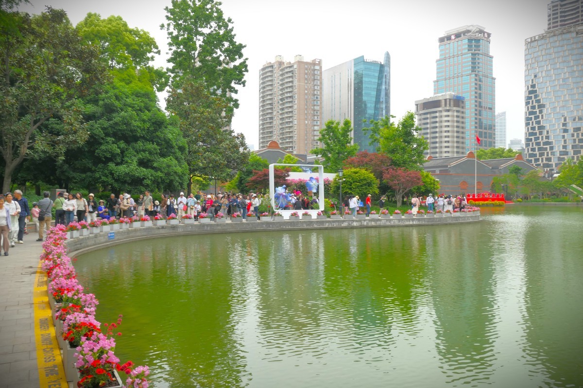 【太平湖畔】——摄于上海新天地