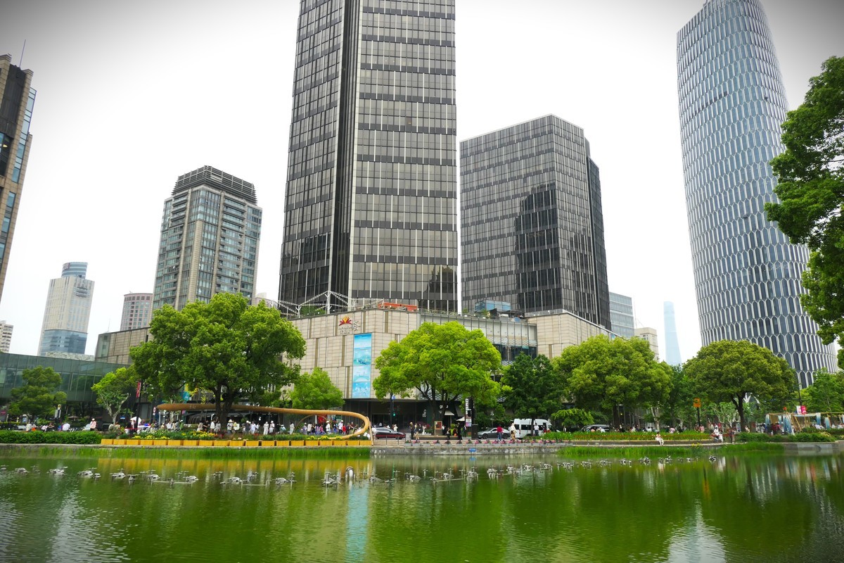 【太平湖畔】——摄于上海新天地