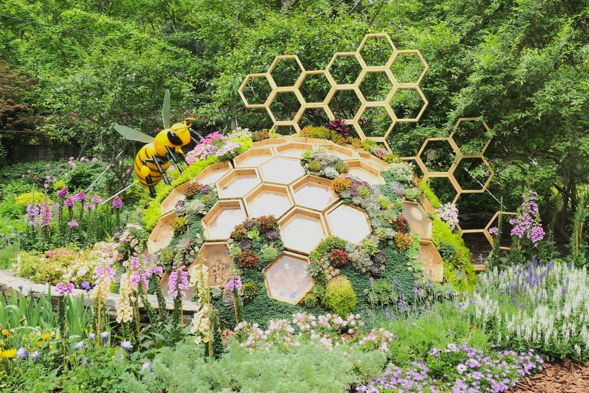 【太平湖畔】——摄于上海新天地