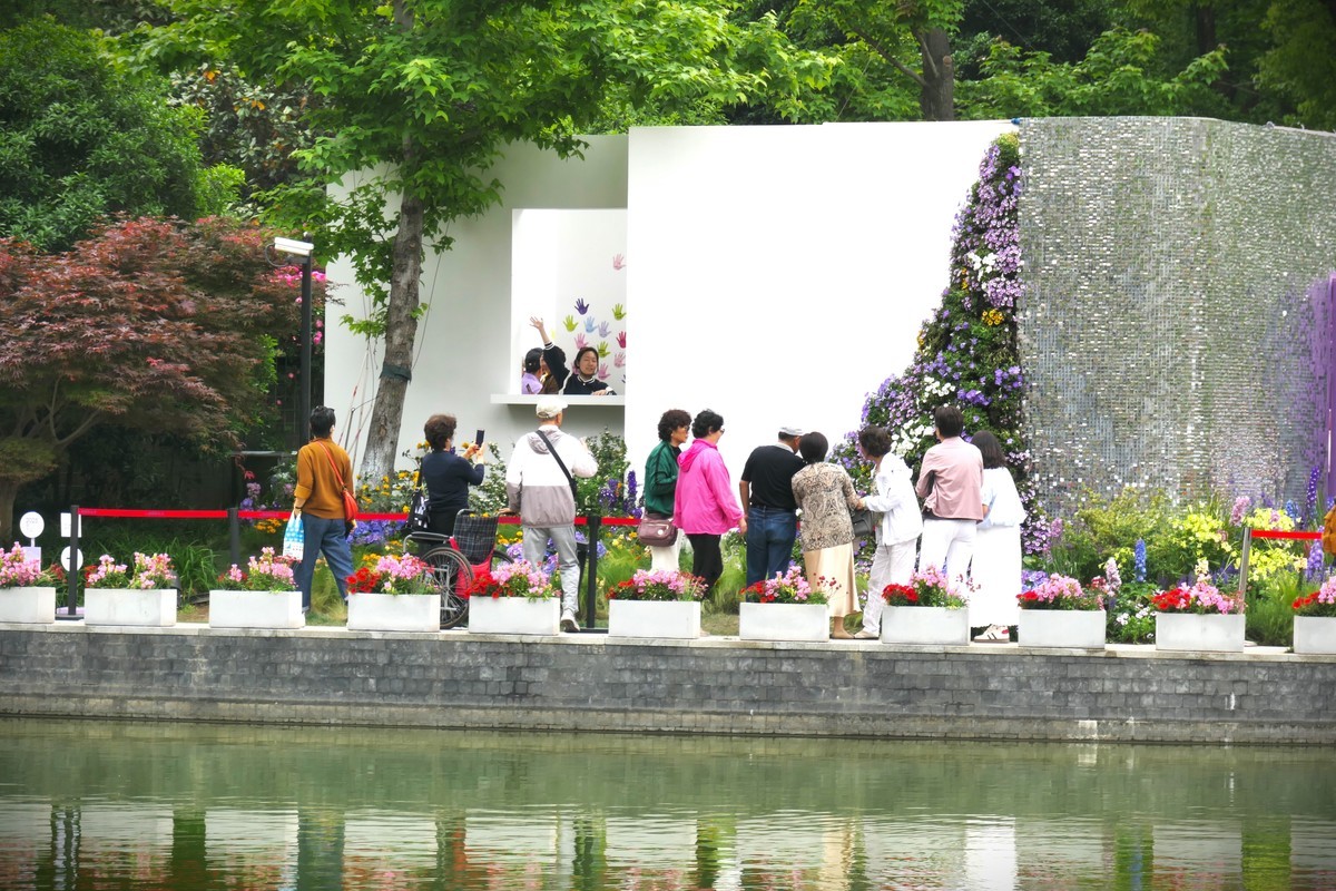 【太平湖畔】——摄于上海新天地