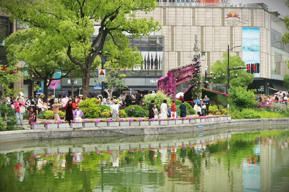 【太平湖畔】——摄于上海新天地