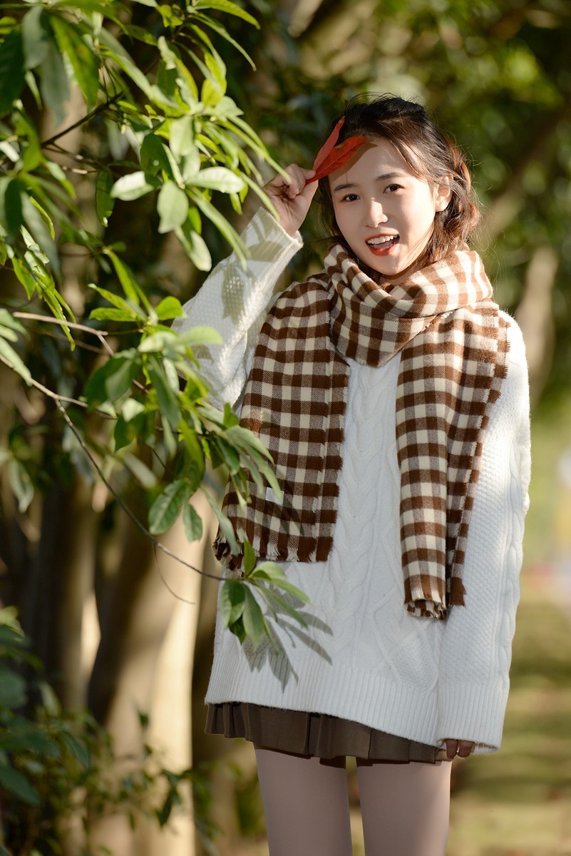 林荫下的可爱女孩（D610+腾龙A009 70-200)