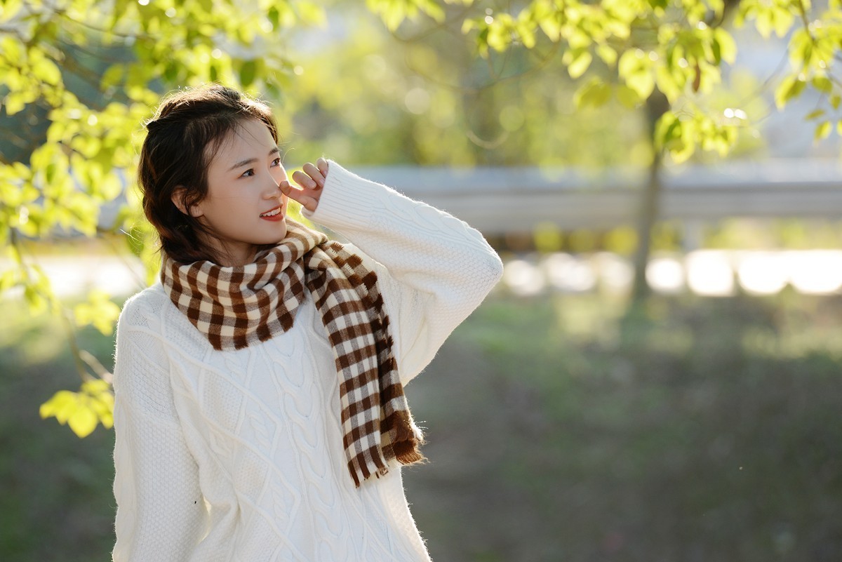 林荫下的可爱女孩（D610+腾龙A009 70-200)