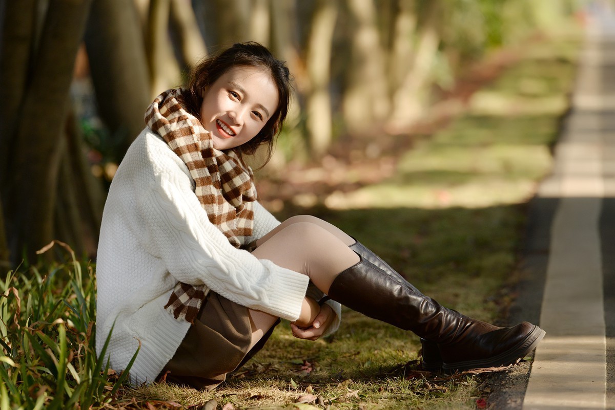 林荫下的可爱女孩（D610+腾龙A009 70-200)