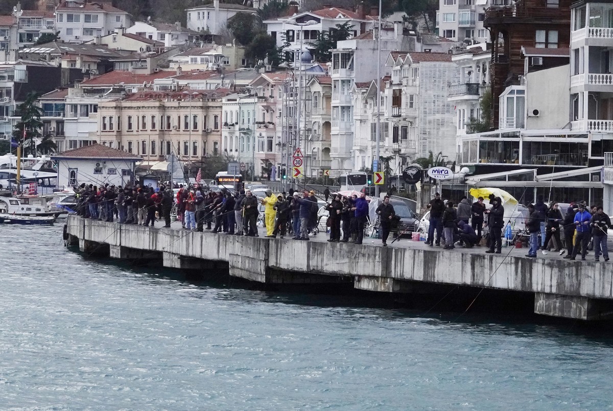 坐船欣赏博斯普鲁斯海峡两岸风光（伊斯坦布尔）