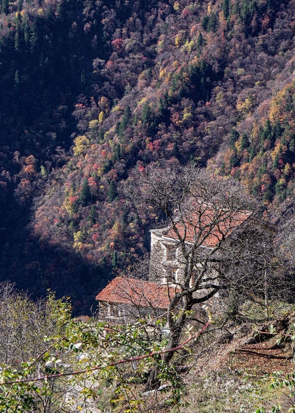 金秋川西行摄【14】云中藏寨
