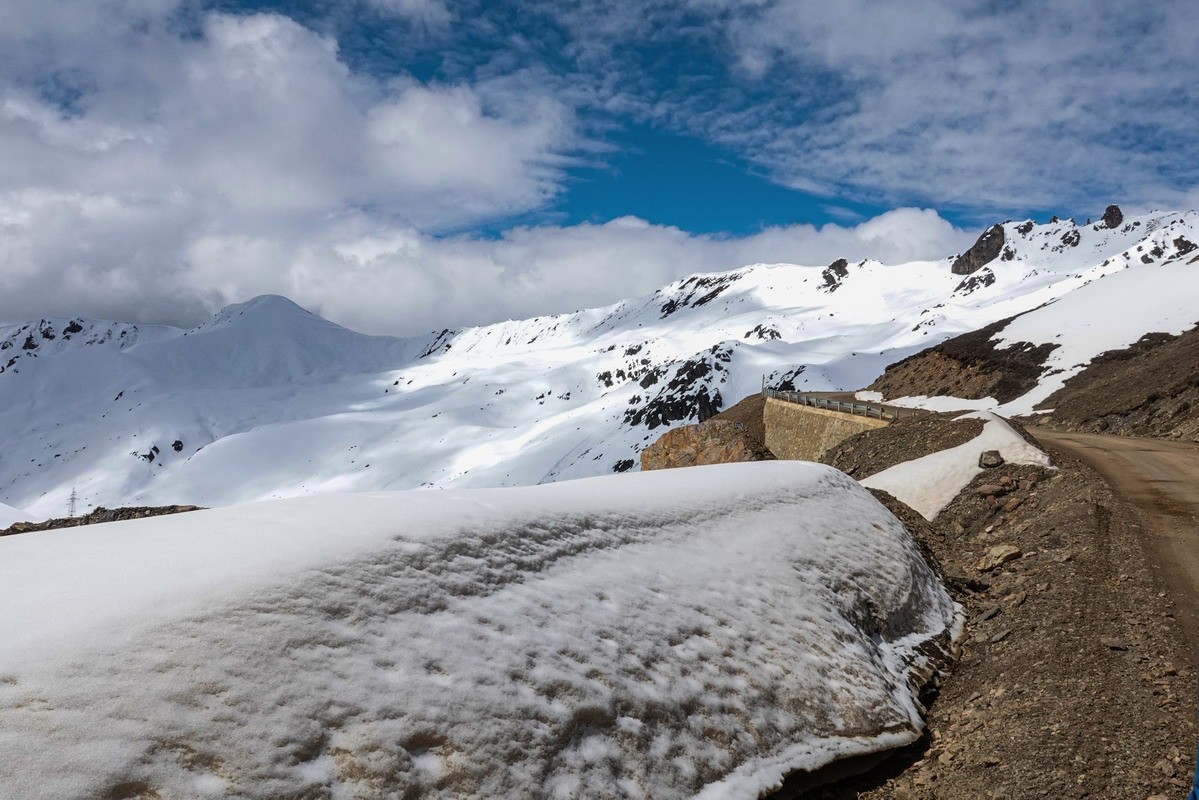 西行散记——察隅到察瓦龙间的雪山之一益秀拉山垭口