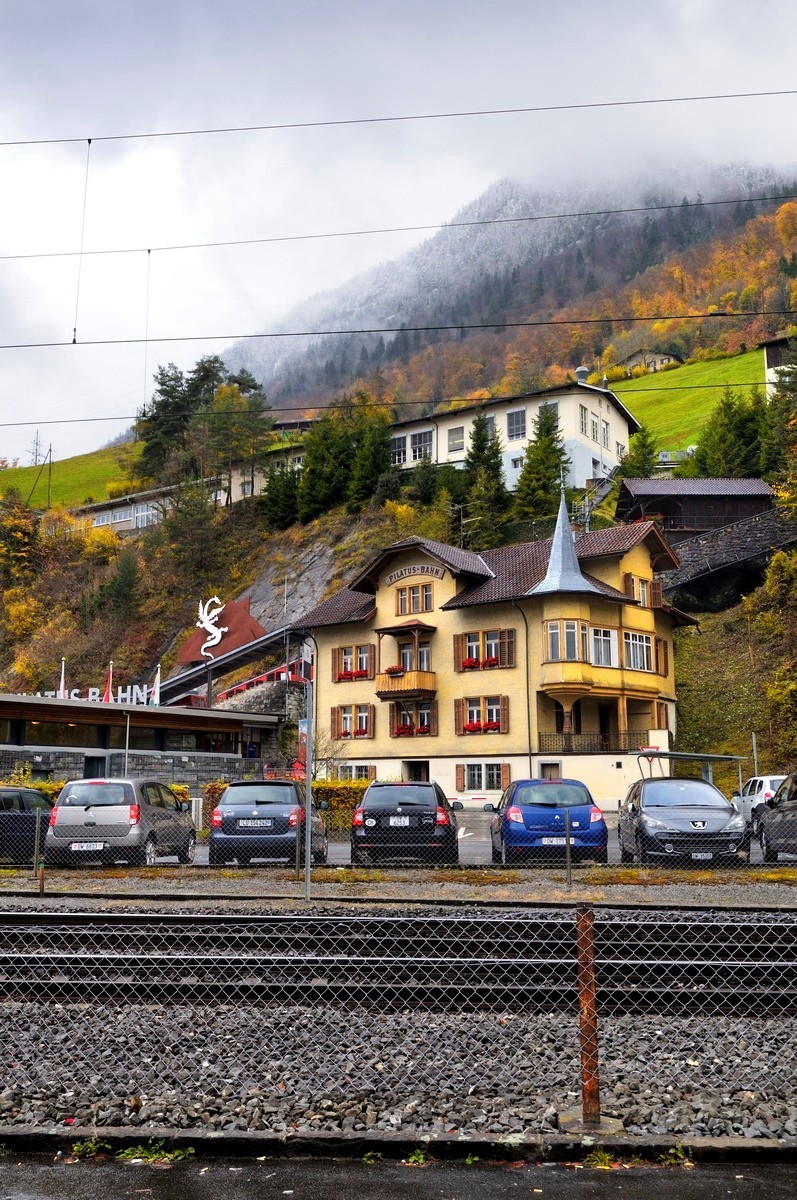 阿尔卑斯山脚下的风光