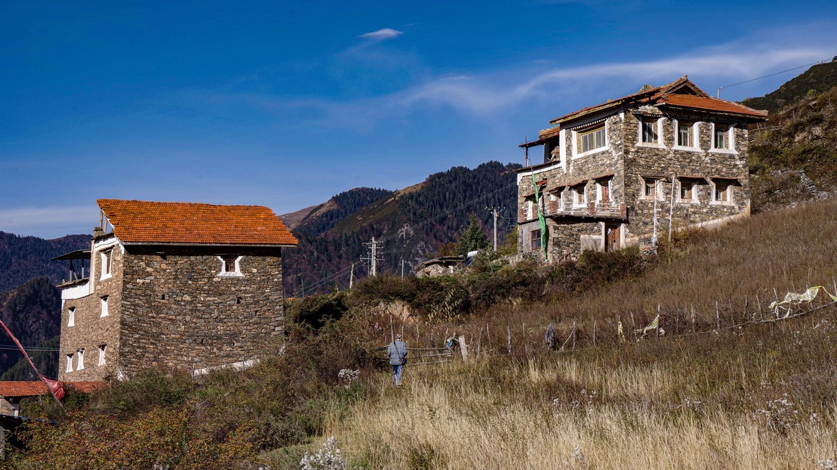 金秋川西行摄【14】云中藏寨