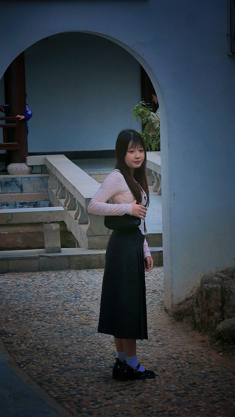 讨论贴《如何扫街抓拍美女》之一，响应夸父版主振兴活跃星空(中国)的号召活跃需要热闹！