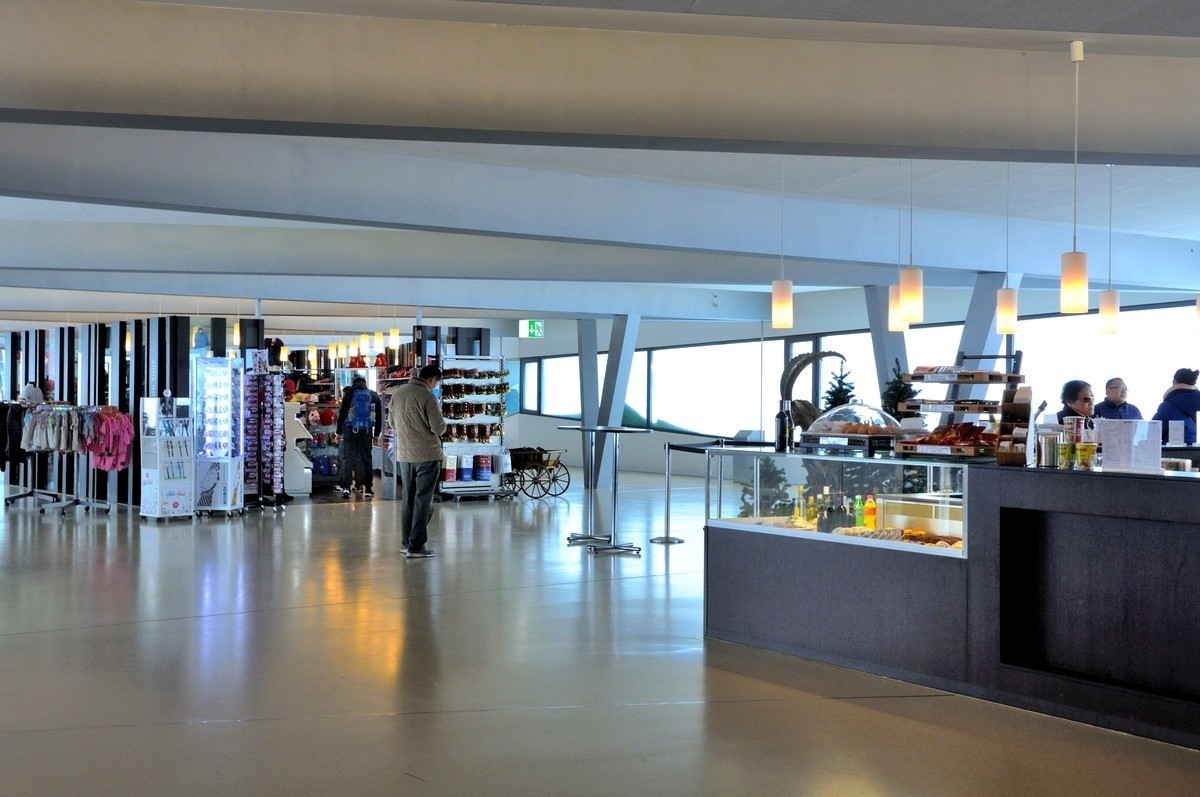 阿尔卑斯山脚下的风光