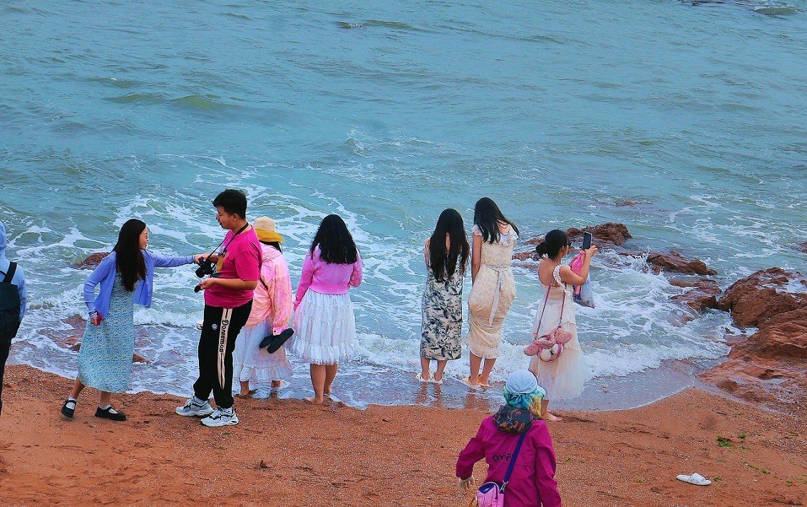 讨论贴《如何扫街抓拍美女》之一，响应夸父版主振兴活跃星空(中国)的号召活跃需要热闹！