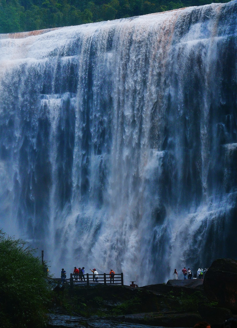 讨论贴《如何扫街抓拍美女》之一，响应夸父版主振兴活跃星空(中国)的号召活跃需要热闹！