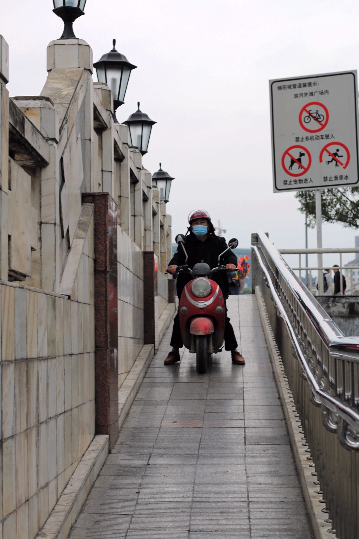 铁牛广场市民生活-竖拍图之五