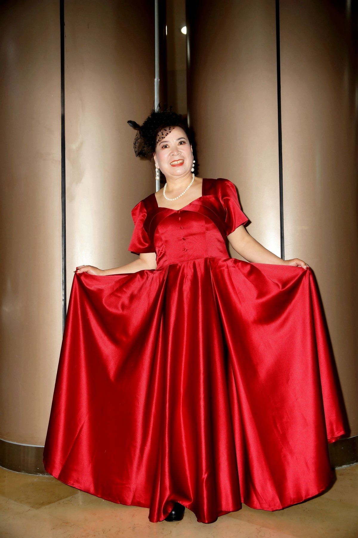 演出结束的红衣美女！