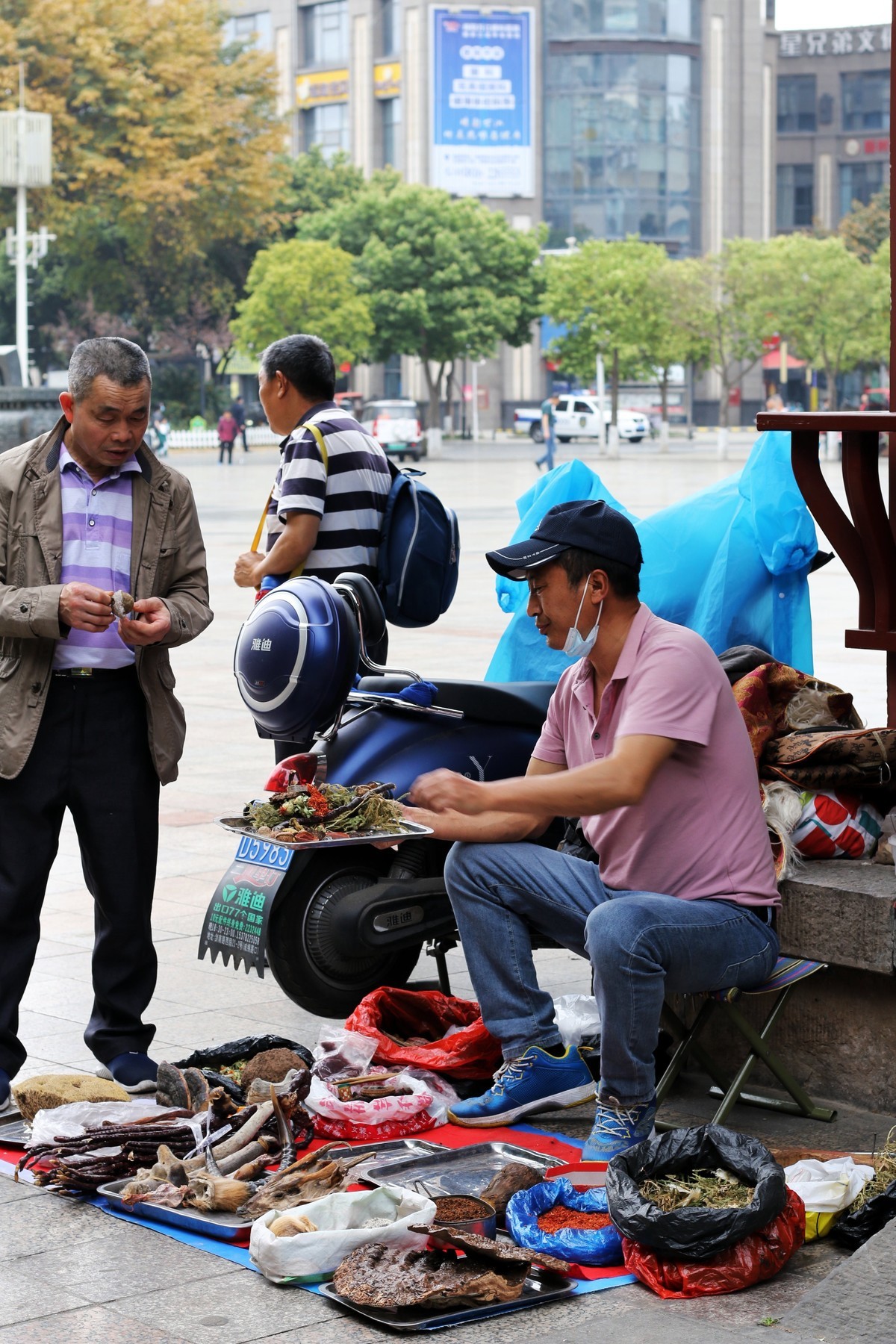 铁牛广场市民生活-竖拍图之五