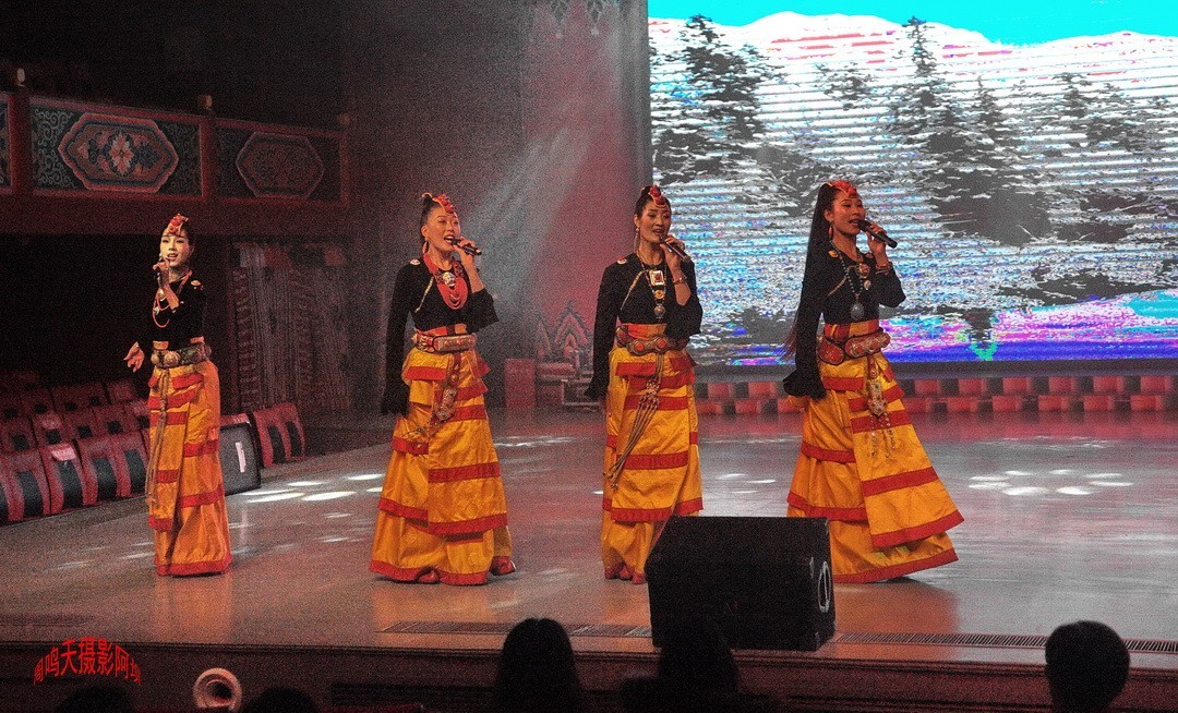 2022年5月爱情海、       周鸣天