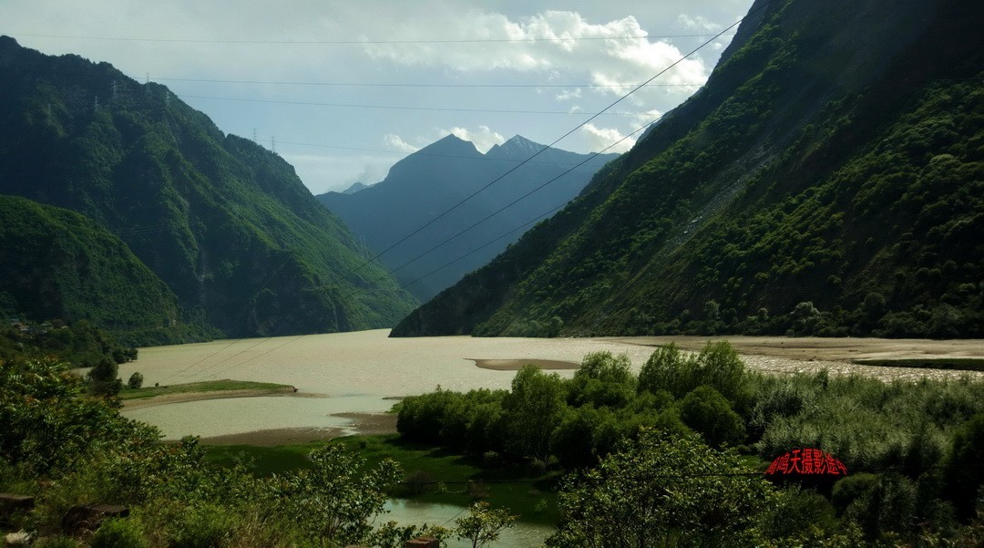 2022年5月爱情海、       周鸣天