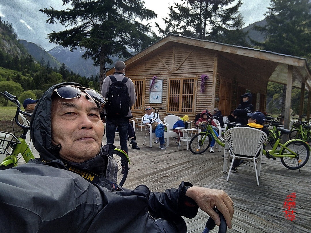 2022年5月爱情海、       周鸣天