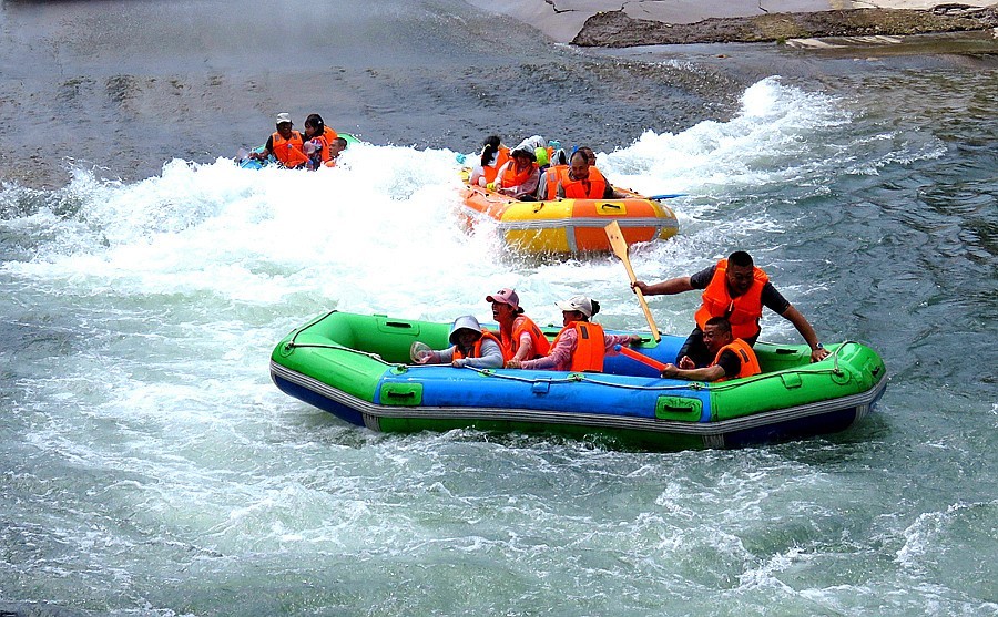 035【不老松：东戴河游纪】永安峡谷漂流！ 漂流下滑被浪花淹没就是为了寻求刺激、