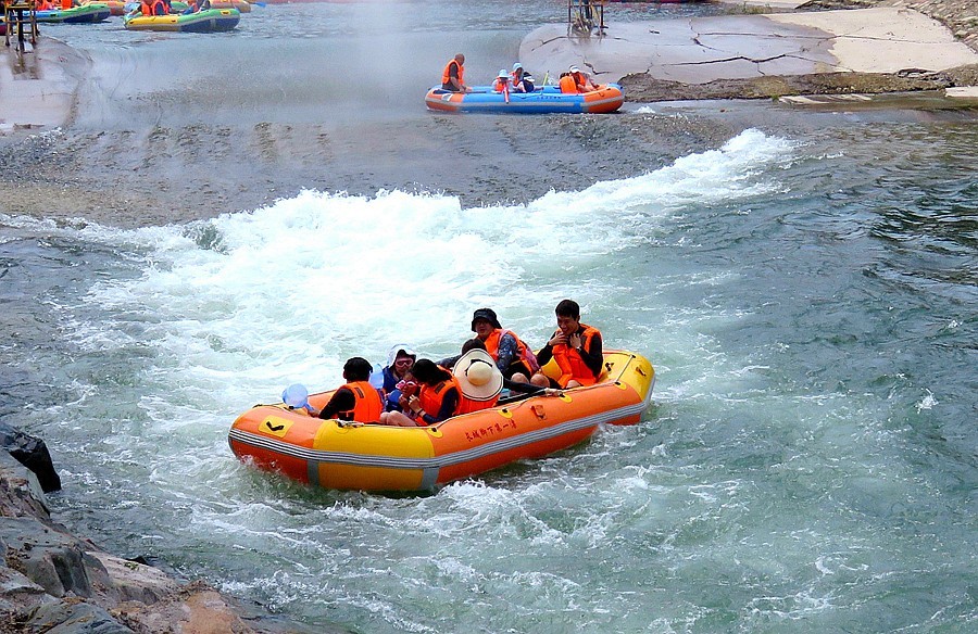 035【不老松：东戴河游纪】永安峡谷漂流！ 漂流下滑被浪花淹没就是为了寻求刺激、