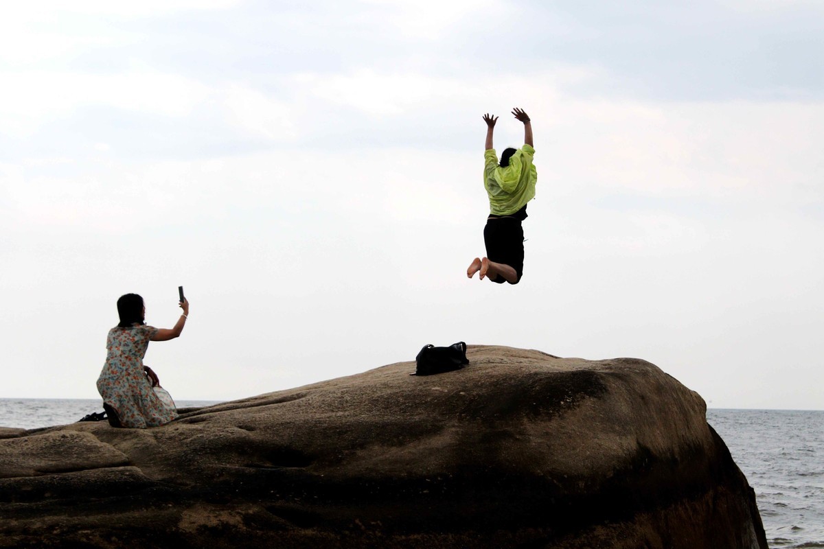2024年拍海边老虎石