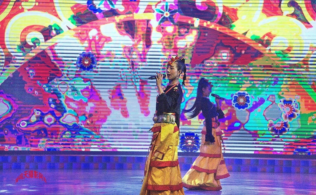 2022年5月爱情海、       周鸣天