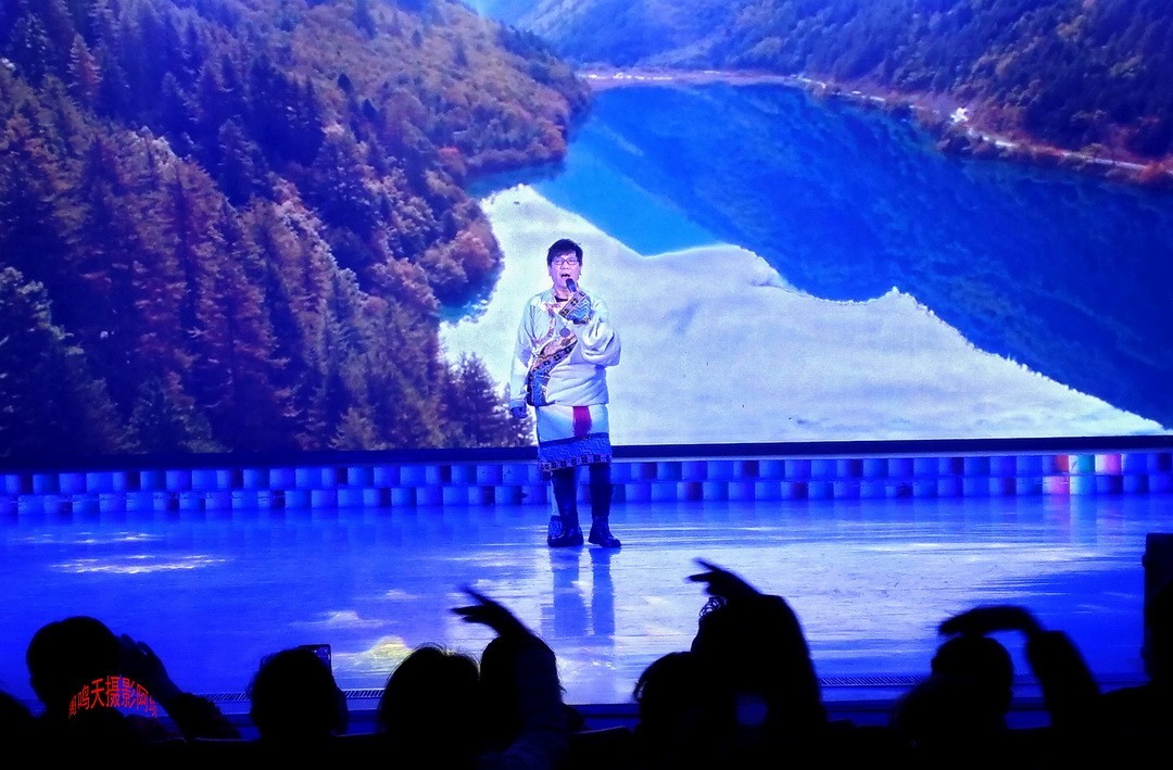 2022年5月爱情海、       周鸣天