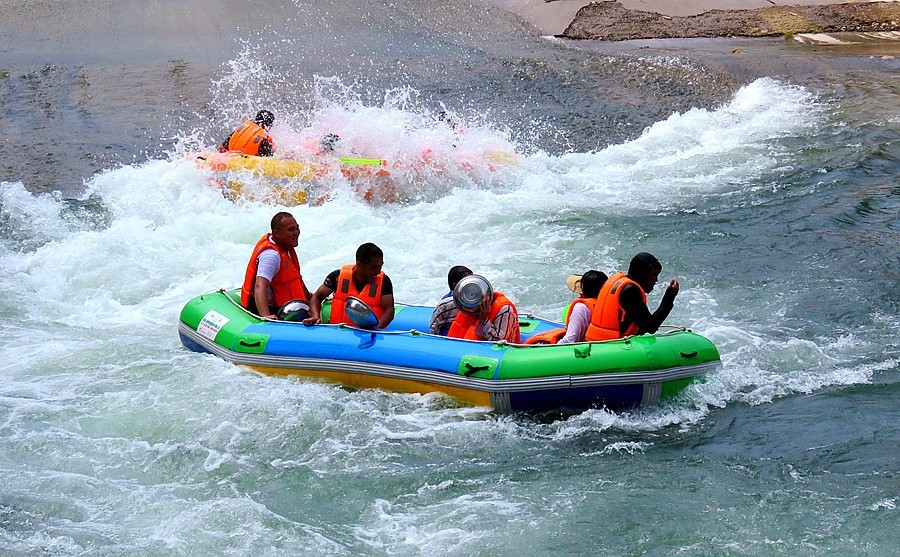 035【不老松：东戴河游纪】永安峡谷漂流！ 漂流下滑被浪花淹没就是为了寻求刺激、