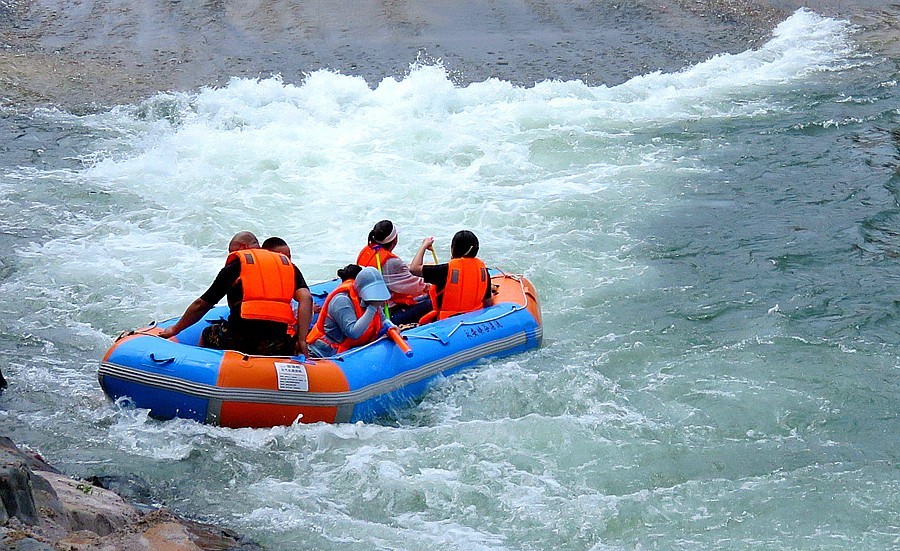035【不老松：东戴河游纪】永安峡谷漂流！ 漂流下滑被浪花淹没就是为了寻求刺激、