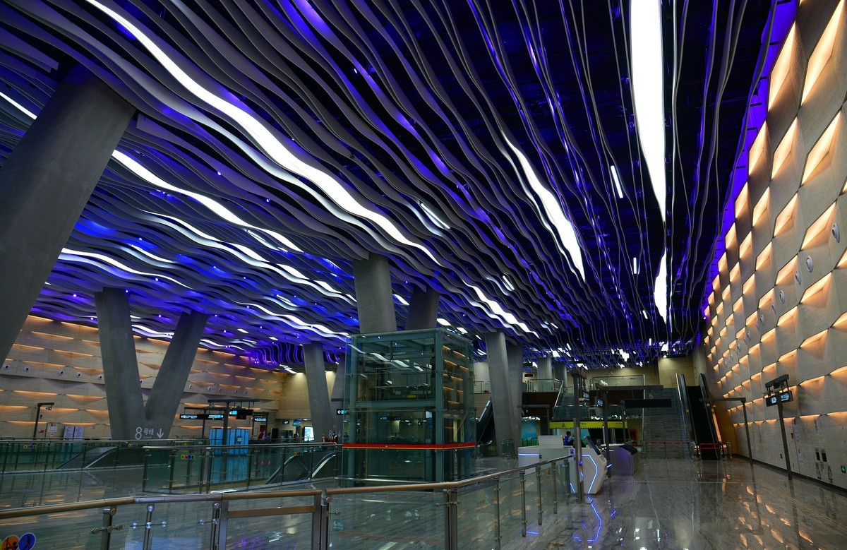 彩虹桥地铁站。