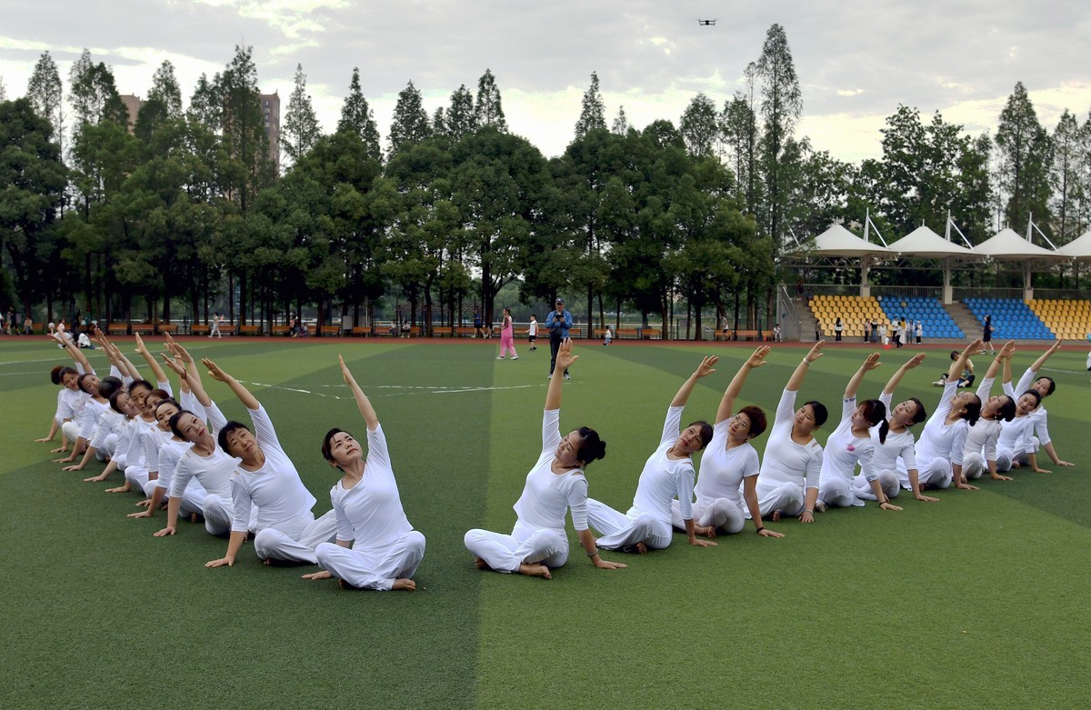 瑜伽功集体操练