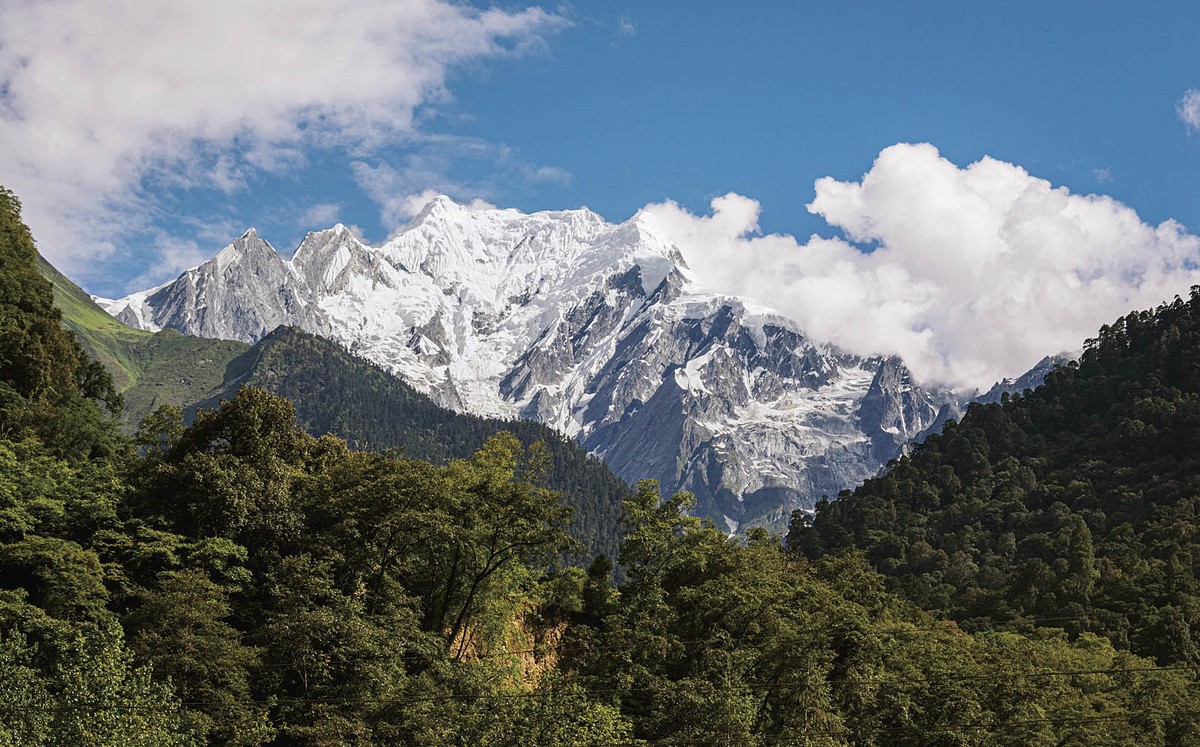 路拍---远远的看看南迦巴瓦雪峰