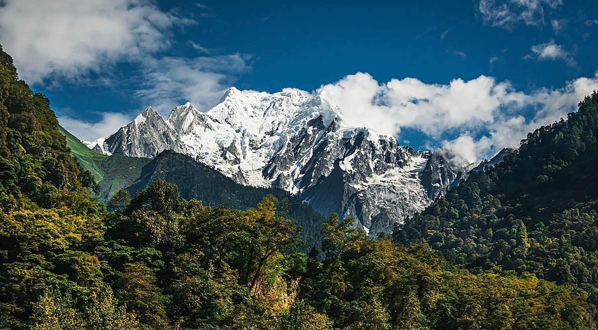 路拍---远远的看看南迦巴瓦雪峰