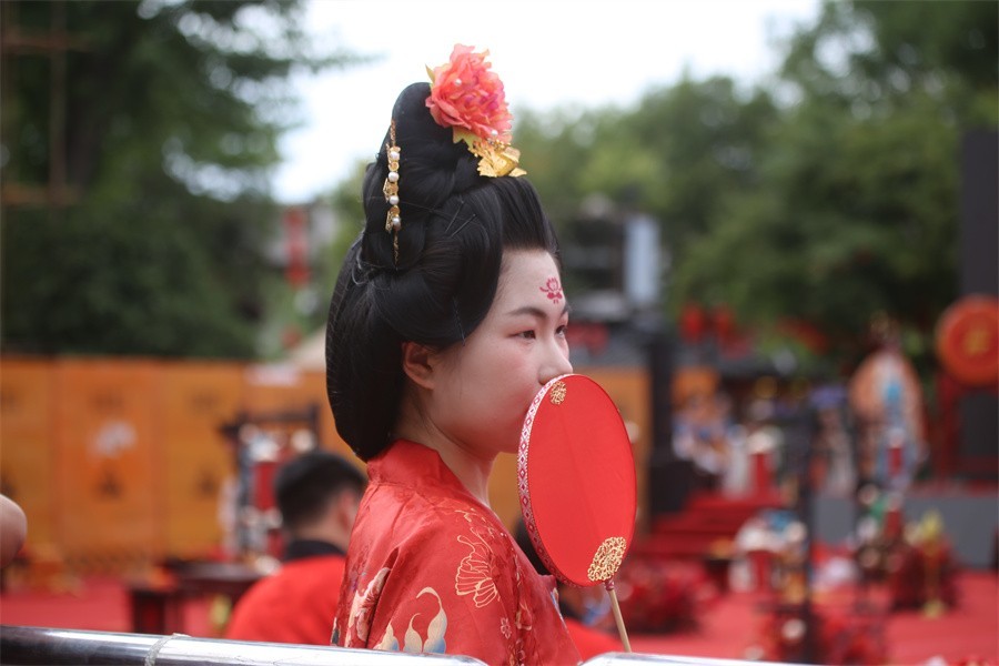 洛阳市‘汉酱杯’汉唐大型集体婚礼今日举行