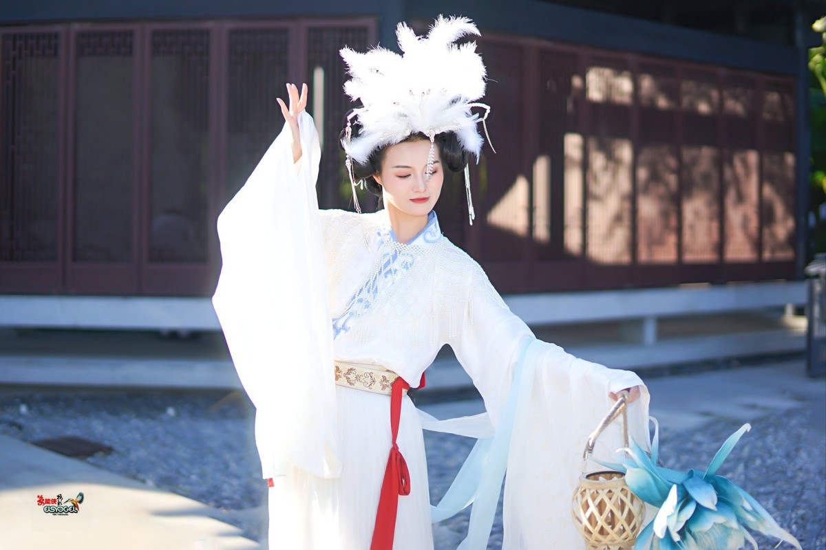 【痴情女儿国美女】---沛阳