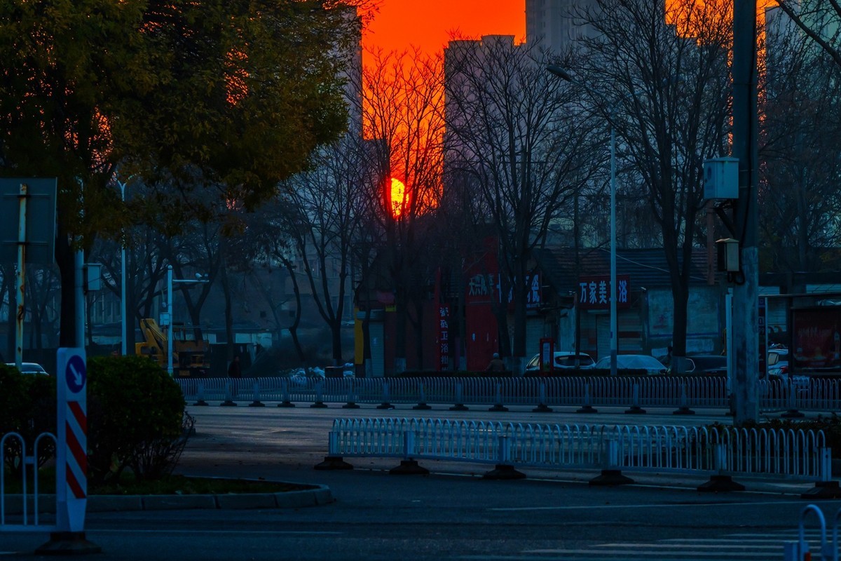 旭日东升红满天