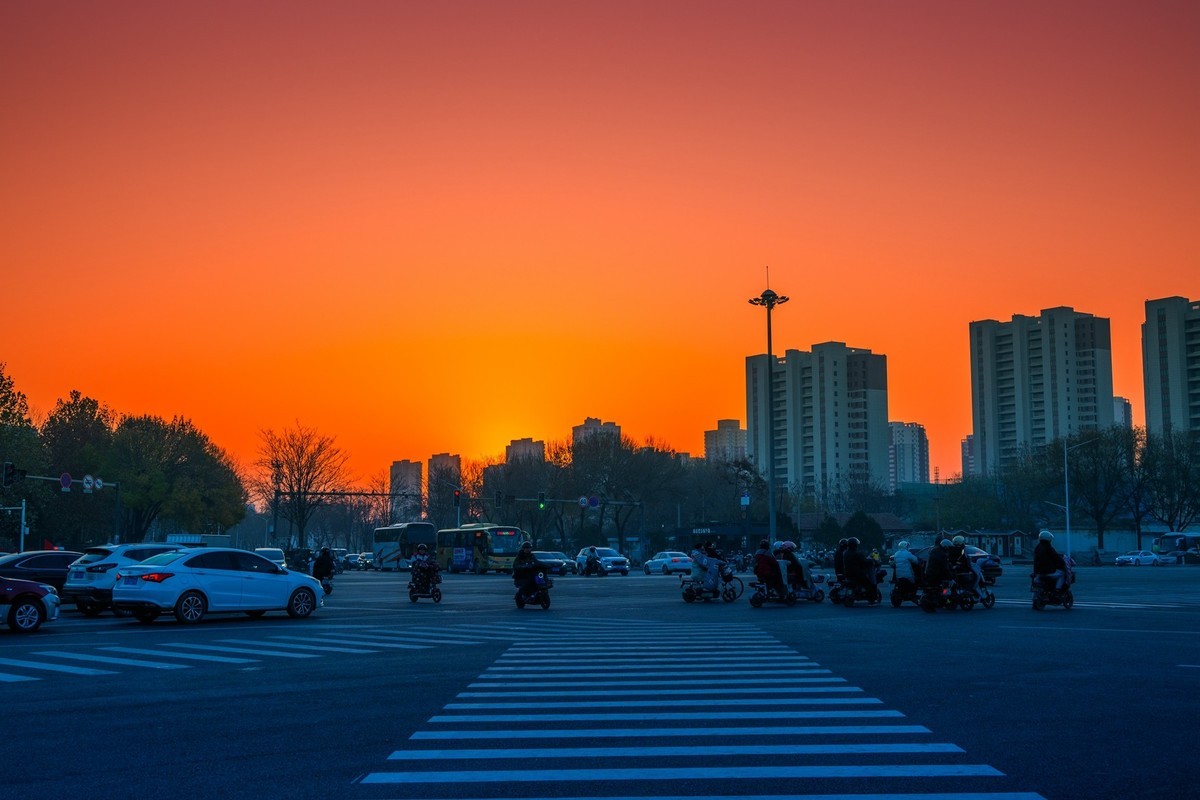 旭日东升红满天