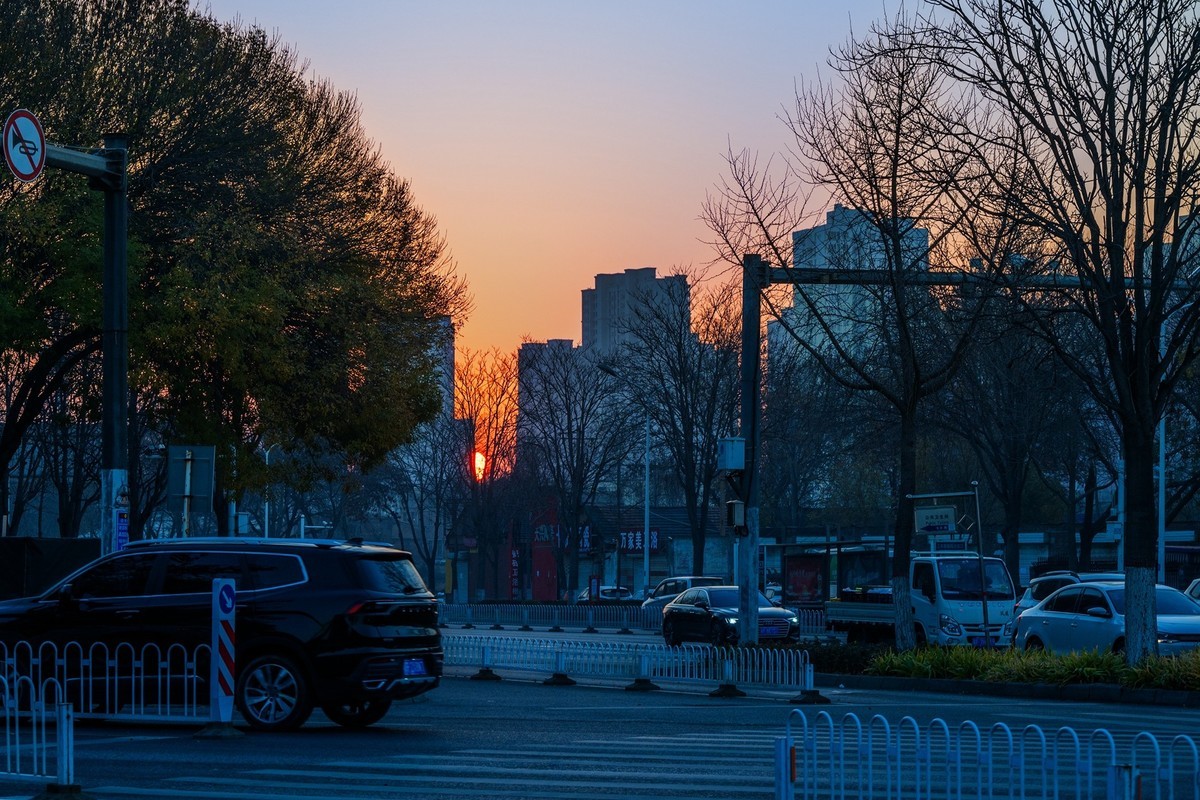 旭日东升红满天