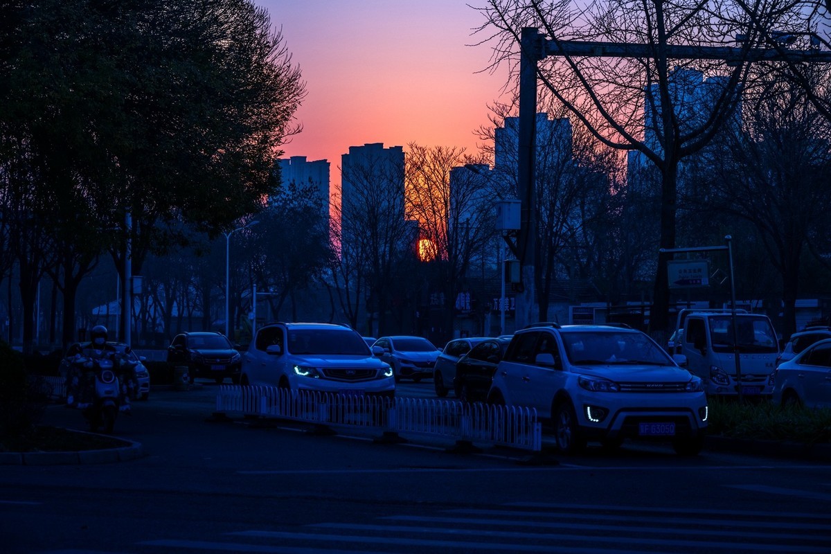 旭日东升红满天