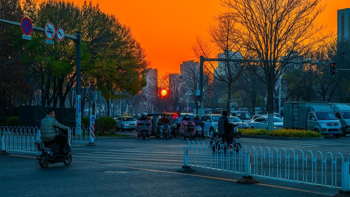 旭日东升红满天