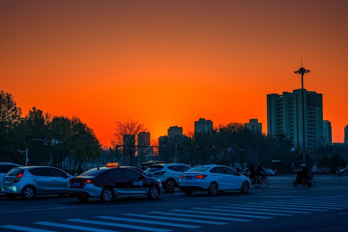 旭日东升红满天