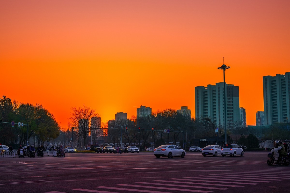 旭日东升红满天