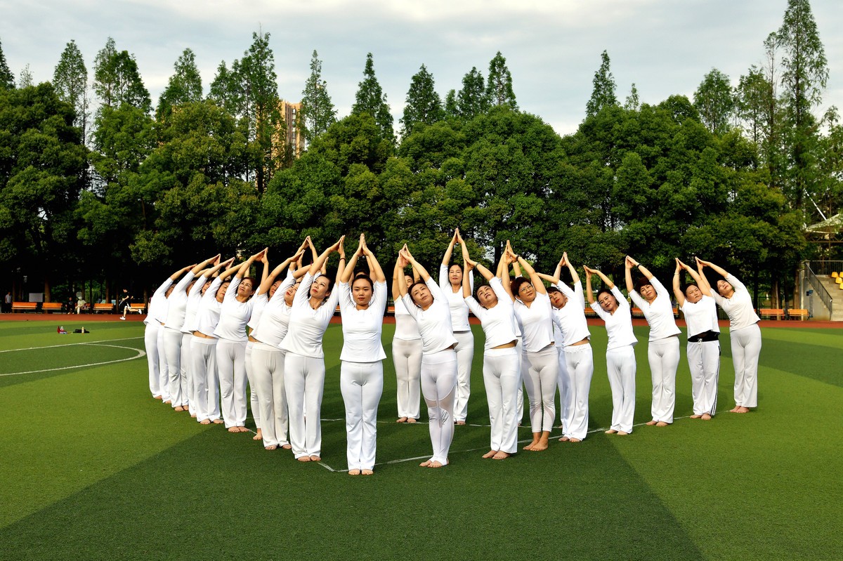 瑜伽功集体操练
